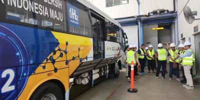 DAMRI Jajaki Elektrifikasi Angkutan Karyawan AMMAN di Batu Hijau